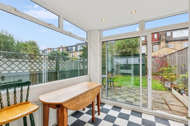 4 bedroom terraced house to rent - Photo 1