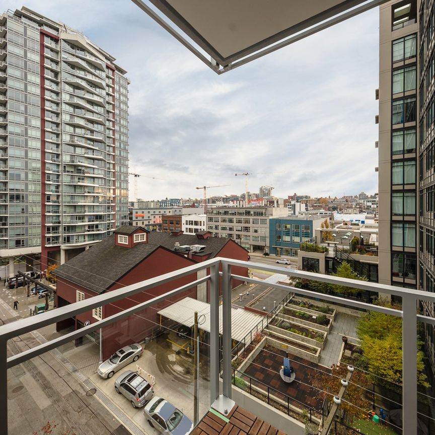 1708 ONTARIO ST, VANCOUVER, BC V5T 0J7 - Photo 1