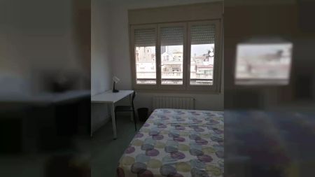 Room for rent with private terrace in 9-bedroom apartment in Eixample Esquerra - Females only - Foto 5