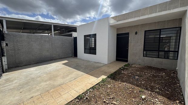 Casa de una planta en renta en Los Héroes - Photo 1
