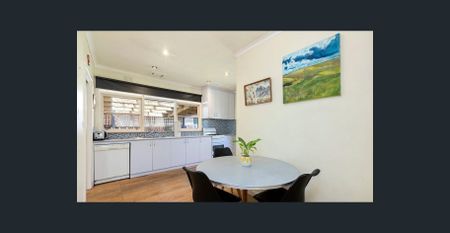 Mid Century Updated and Bright - 3 Bdrm ~ 1 Bath ~ Polished Floorboards and Large yard - Photo 4