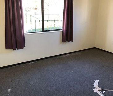 Newly decorated sunny 3 bedroom house - Photo 5