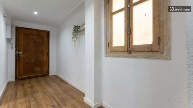 Room for rent in 5-bedroom apartment in Soternes, Valencia - Foto 1