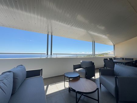 A LOUER - Saint-Denis - Appartement T4 meublé de standing avec vue panoramique au dernier étage - Photo 3