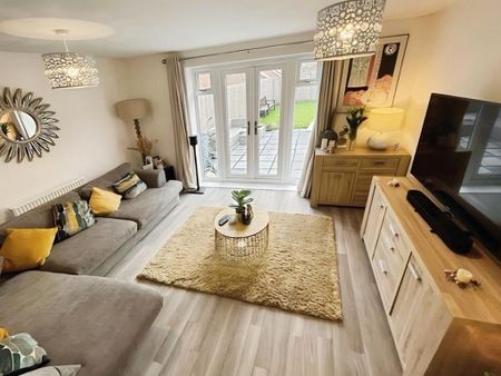 3 bedroom semi-detached house to rent - Photo 5