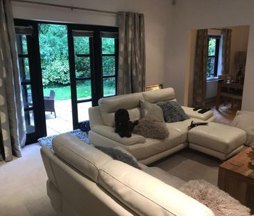 2 bedroom mews to rent - Photo 2