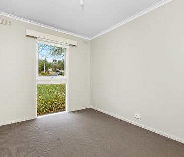 37 Lincoln Avenue, Mont Albert North VIC 3129 - House For Rent | Do... - Photo 4