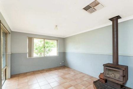 Well maintained home in beautiful Greenfields. - Photo 3