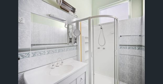 Perfectly positioned Spacious Home - 6 month lease offered - Photo 1