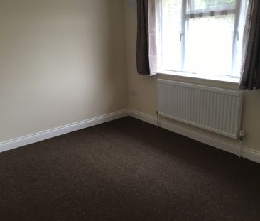 3 Bed Semi-Detached House, Rotheram Avenue, LU1 - Photo 3