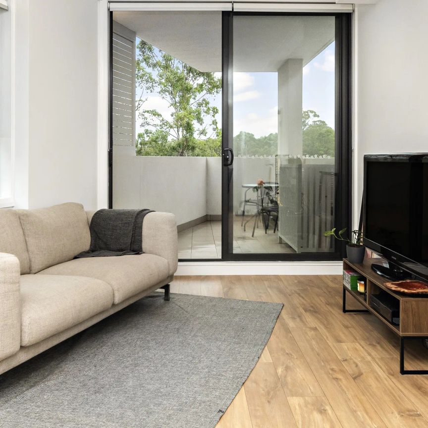 Gorgeous ONE BEDROOM Apartment with Parking - Photo 1