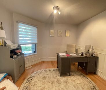 Bright, Spacious 4 Bedrooms/3 Bathrooms Home in White Rock - Photo 6