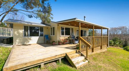 Private 2 Bed + Garage & Workroom - Helensville - Photo 3