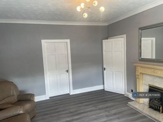 2 bedroom end of terrace house to rent - Photo 1