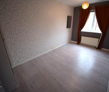 3 bedroom end of terrace house to rent - Photo 2