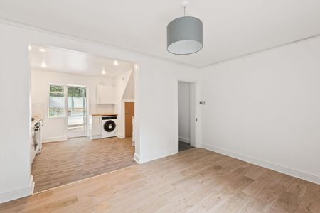 Three Bedroom House to rent in Merrick Square, Borough, SE1 - Photo 4