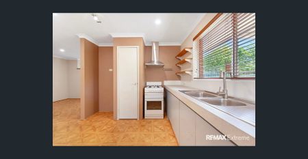 Spacious 4-Bedroom Family Home in Prime Beckenham Location - Photo 5