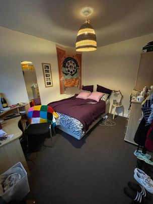 6 bedroom end of terrace house to rent - Photo 1