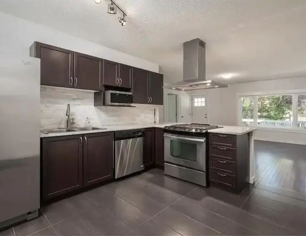 2 BEDS/1 BATH IN AN AWESOME DOWNTOWN LOCATION | 1823 12 Avenue Southwest, Calgary - Photo 1