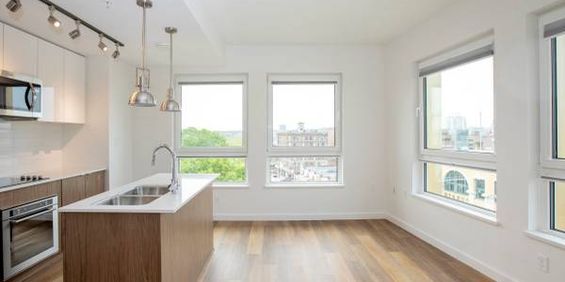 Pendant Lighting, In Suite Laundry, Kitchen Island - Photo 3