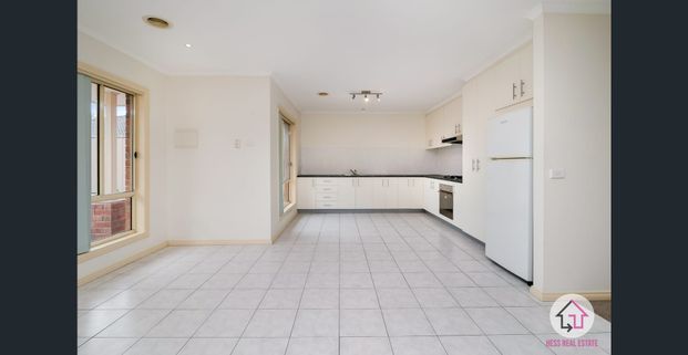 $460 PW - AVAIL - NOW - THREE BEDROOM UNIT WITH EXCELLENT PRESENTATION - Photo 1