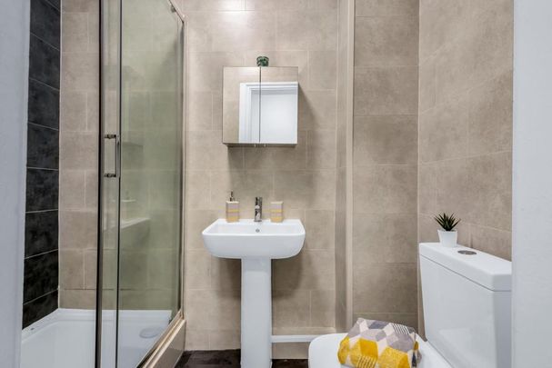 1 bedroom in a house share to rent - Photo 1