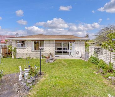 Spacious Three-Bedroom Home in Quiet Parklands Cul-de-Sac - Photo 2