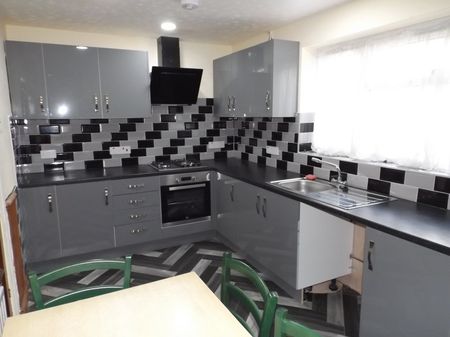 3 bedroom house to rent - Photo 3