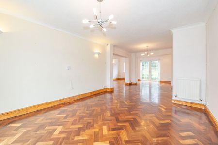 5 bedroom detached house to rent - Photo 2