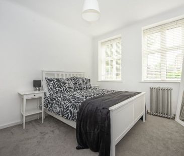 3 bedroom flat to rent - Photo 4