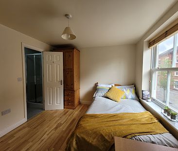 Room 4 Available, En Suite, 11 Bedroom House, Willowbank Mews- Student Accommodation Coventry - Photo 3