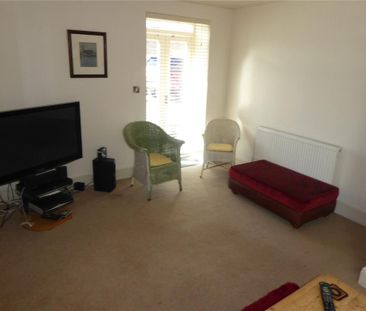 3 bedroom end of terrace house to rent - Photo 1