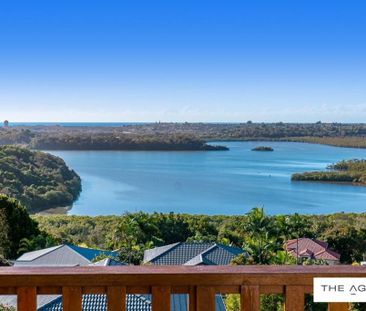 EXPANSIVE FAMILY HOME - Photo 6