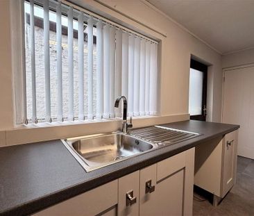 247 Springfield Road, Belfast, BT12 7DD - Photo 6
