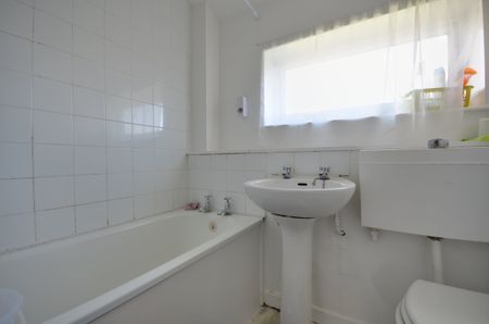 1 Bedroom Maisonette to rent - Photo 4