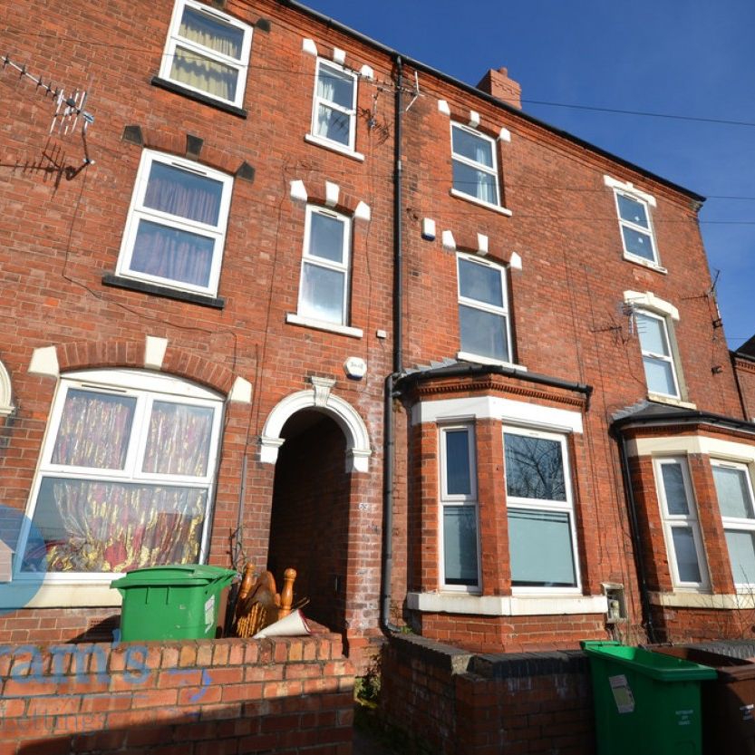 6 bed Mid Terraced House for Rent - Photo 1