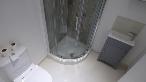 3 bedroom flat to rent - Photo 1