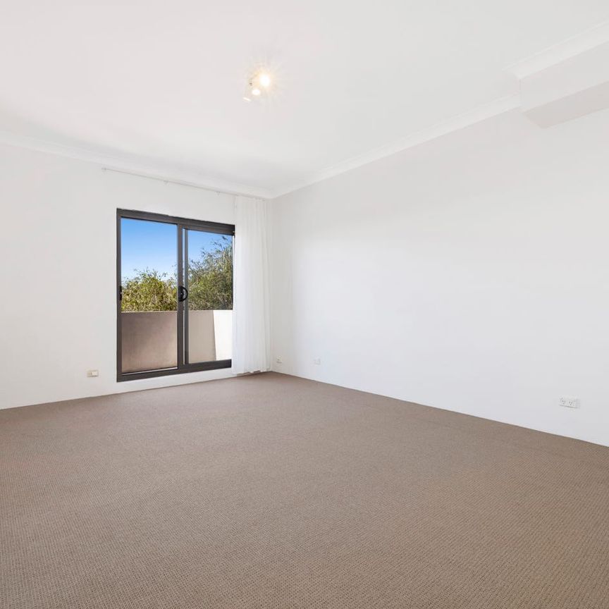 Bright Beachside Living - Photo 1