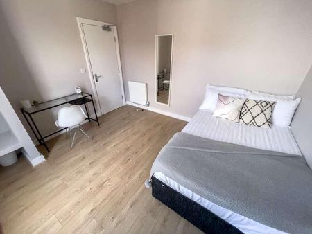 Esher Road, L6 - Photo 4