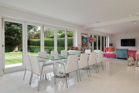 4 Bedroom Detached To Let - Photo 4