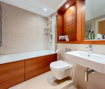 2 bedroom Flat To Let - Photo 1