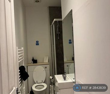 1 bedroom in a house share to rent - Photo 5