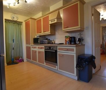 3 bedroom end of terrace house to rent - Photo 6