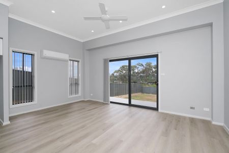 Unit 2/24 Blantyre Road, Macquarie Hills. - Photo 2