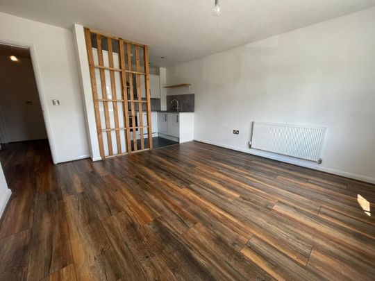 2 bedroom Flat To Let - Photo 1