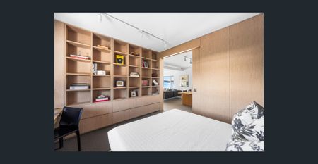 FULLY FURNISHED BEACHFRONT PENTHOUSE WITH ICONIC HARBOUR VIEWS - Photo 4