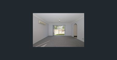 Spacious Villa in Quiet Complex - Photo 2