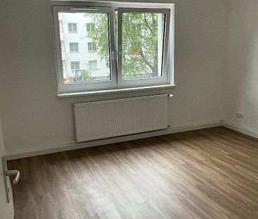 Sossenheim: schöne 3-Zimmer-Wohnung mit neuem Fußboden und Bad zu vermieten! - Foto 2