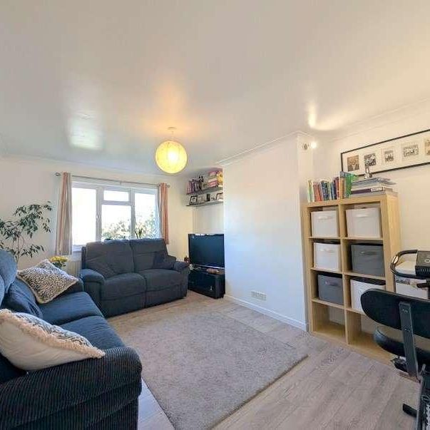 Staines Road, Feltham, TW14 - Photo 1