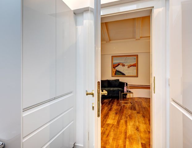 Luxury apartment on the top floor of a villa for rent - Photo 1